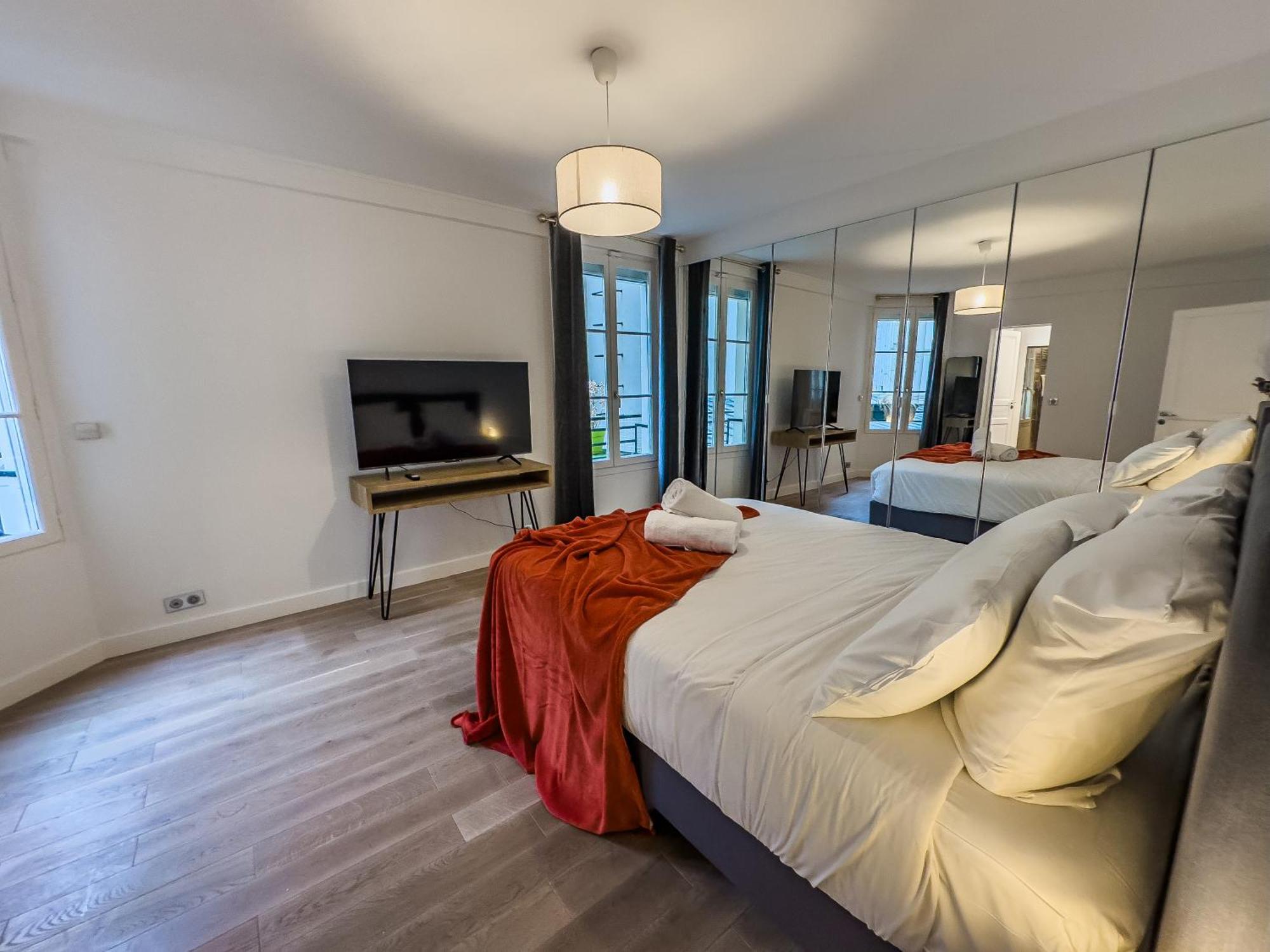 Penbed - Concorde Champs Elysees- 3 Pieces Apartment *